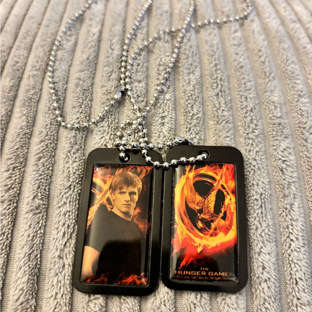 Collectors Double Dog tags Necklace 2012 Hunger Games